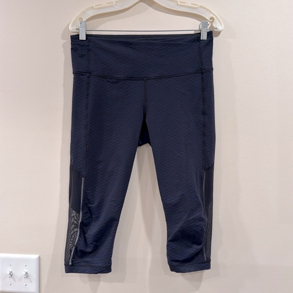 🔥Lululemon Black Cropped Leggings with Mesh Panels🔥 - Picture 1 of 8